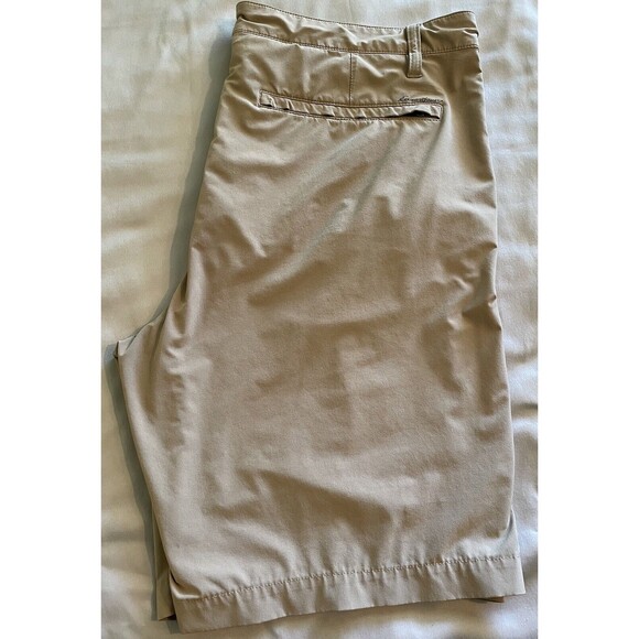 Eddie Bauer Shorts Mens 38 Beige Brown Chino Flat Front Flexion Amphib Stretch - Picture 2 of 8